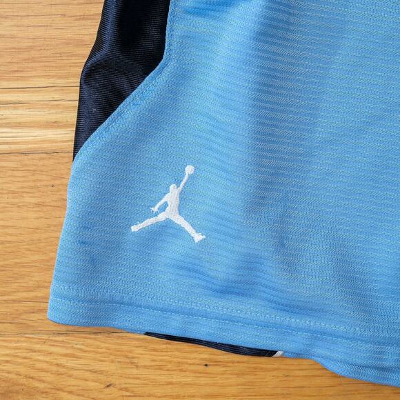Nike Jordan UNC Tar Heels Basketball Shorts in Carolina Blue Size L Retro Sporty - Picture 2 of 6